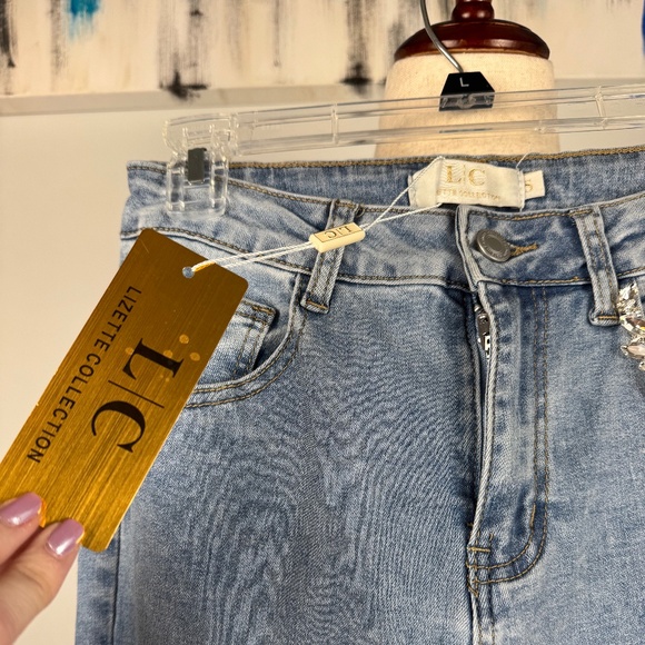 NWT Lizette Collection Jeans with Rhinestone Hearts - Picture 4 of 11